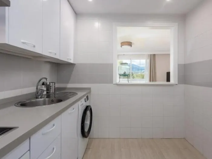 Stylish Spacious Apt, Comfy Pool Prime Location Marbella Apartment