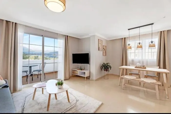 Stylish Spacious Apt, Comfy Pool Prime Location Marbella Apartment