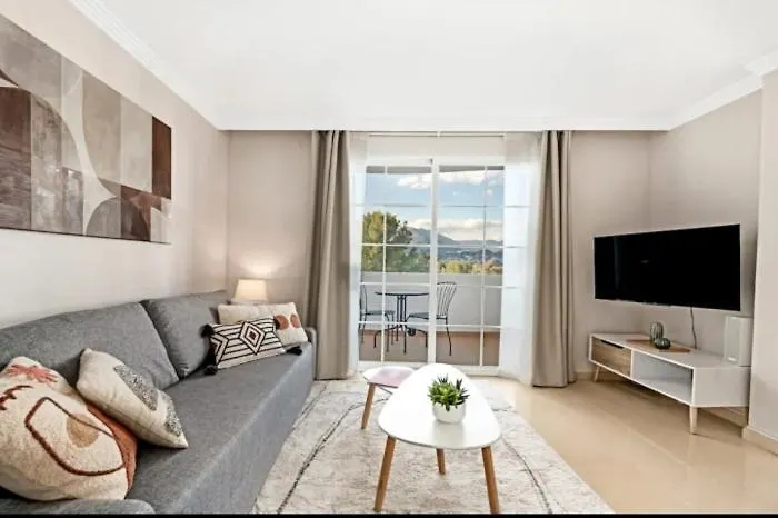 Stylish Spacious Apt, Comfy Pool Prime Location contacts